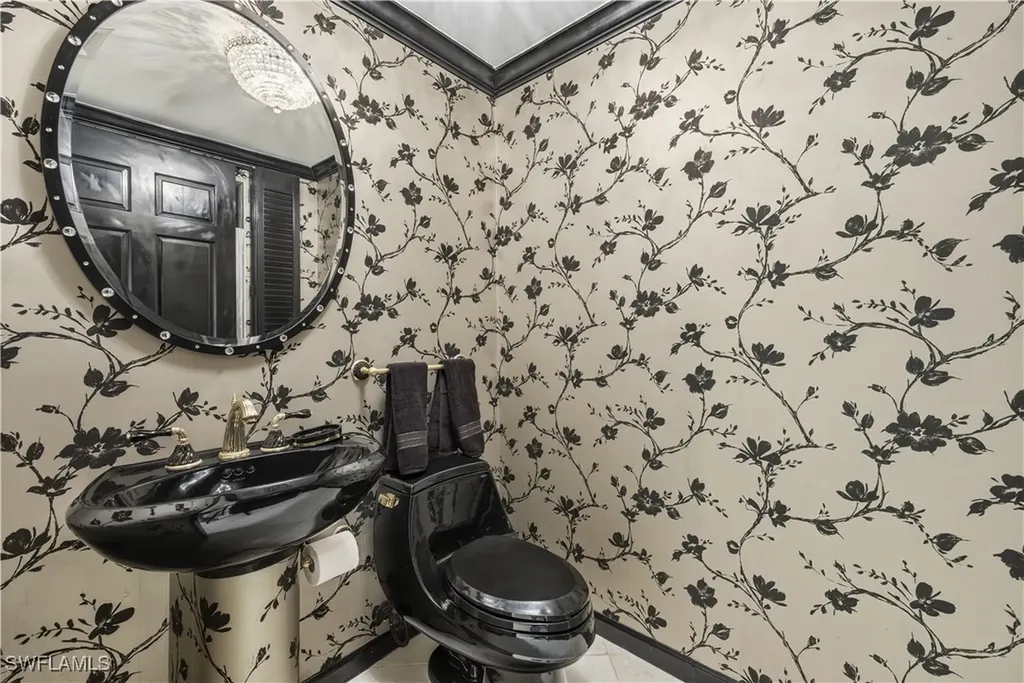 8990 Bay Colony Drive Naples FL 34108