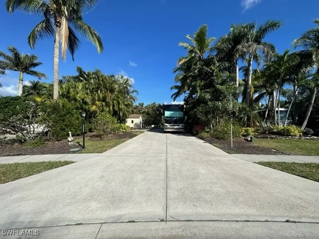 4995 Coach Lane Naples FL 34114
