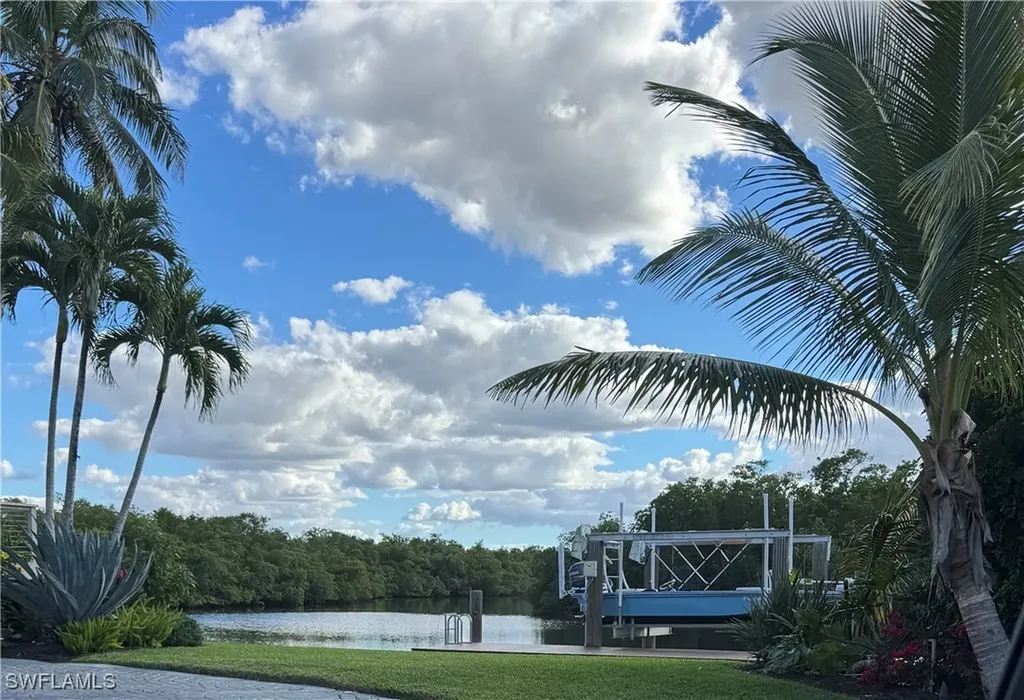 1292 Venetian Way Naples FL 34110