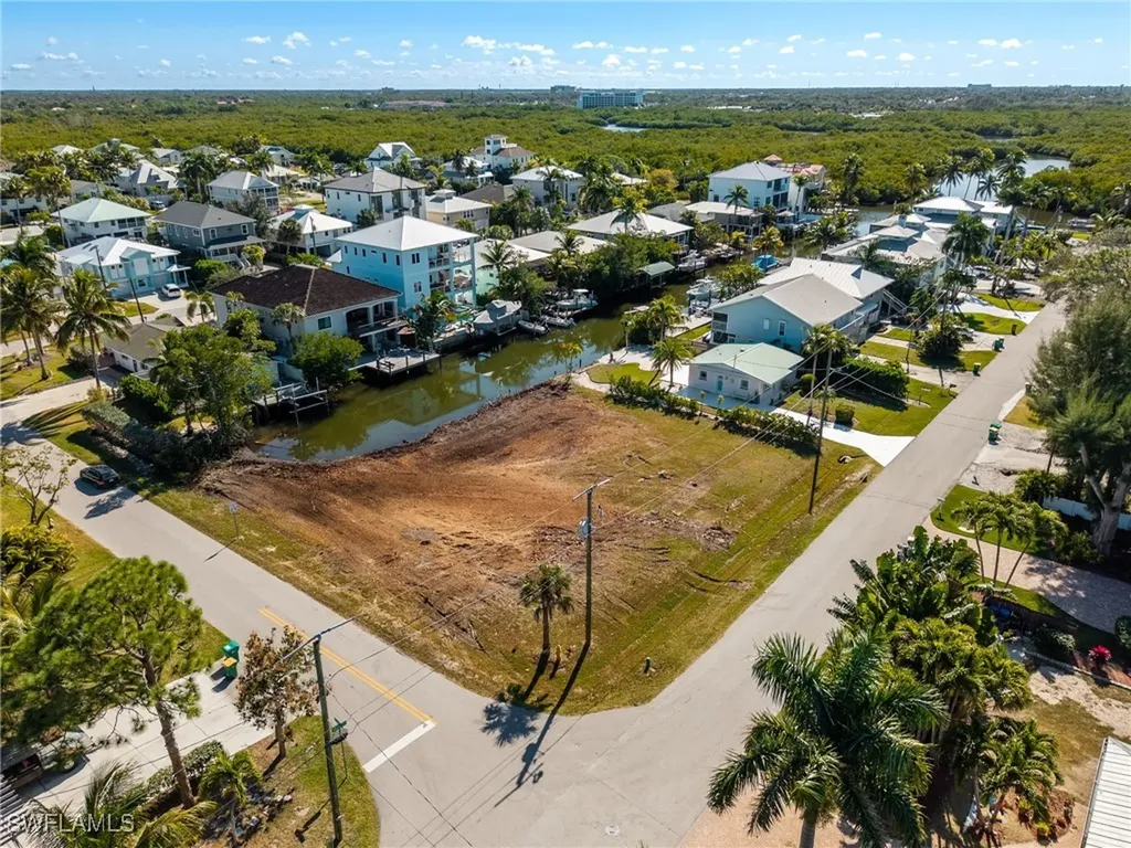1294 Venetian Way Naples FL 34110