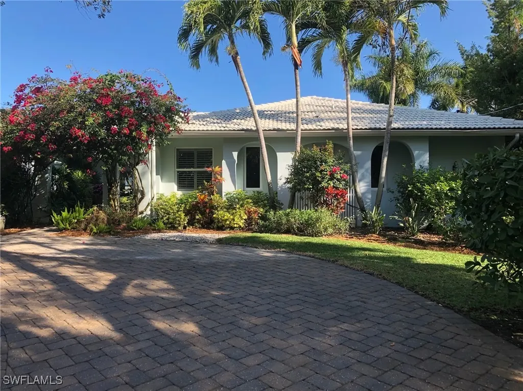 Naples FL, 677 18TH Avenue S