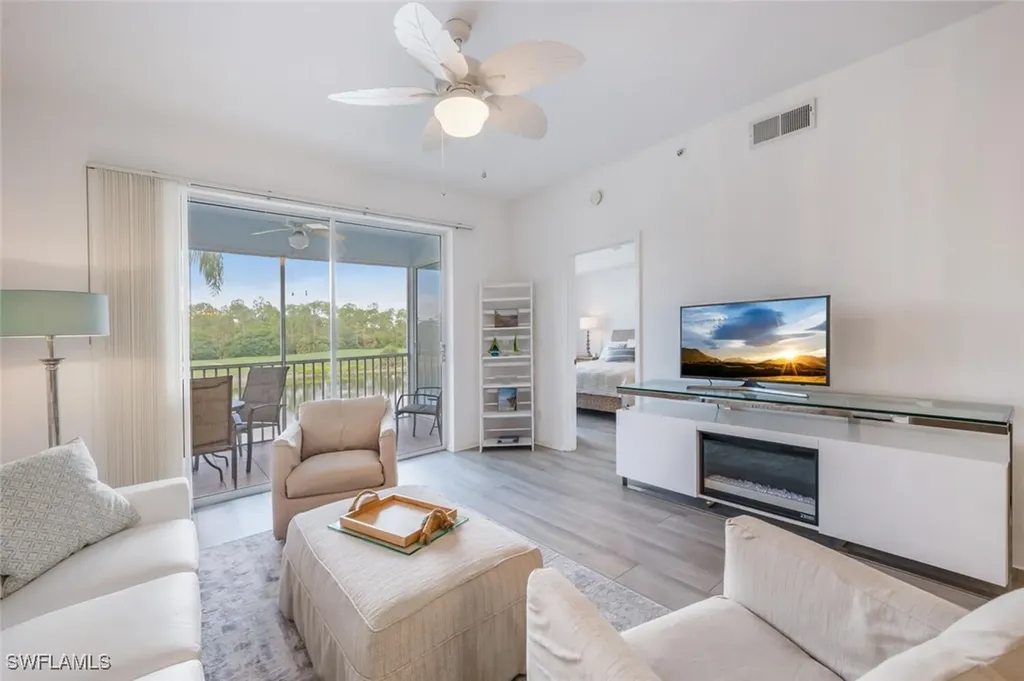 Naples FL, 7595 Arbor Lakes Court, Unit 624