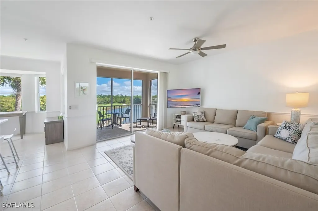 Naples FL, 8555 Naples Heritage Drive, Unit 246