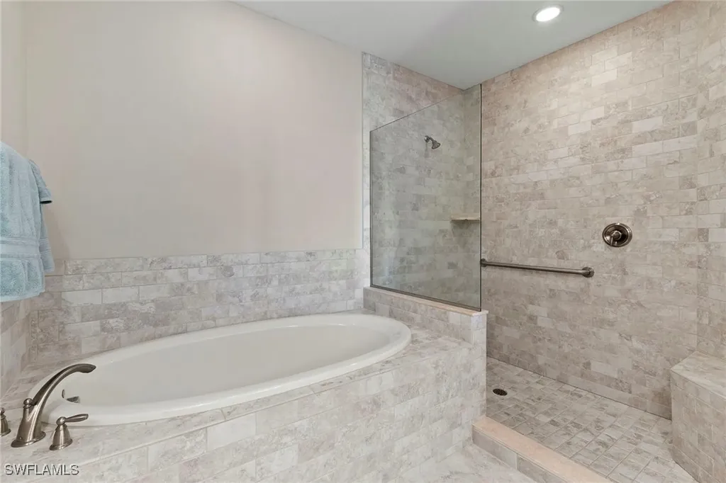 2550 Marquesa Royale Lane Naples FL 34109