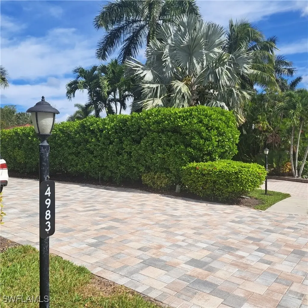 4983 Coach Lane Naples FL 34114