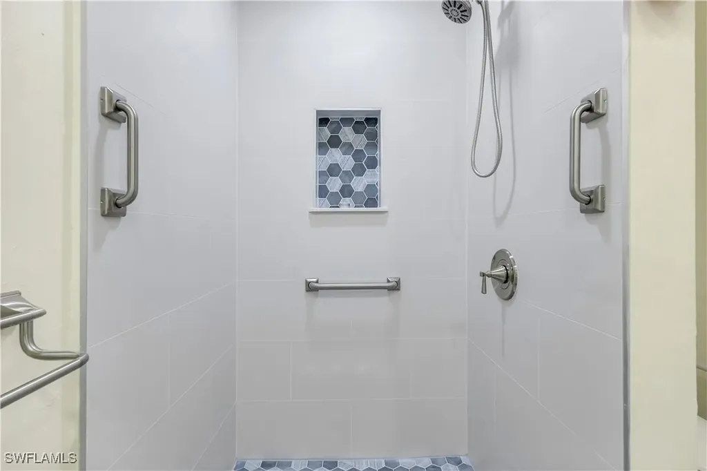 834 Gulf Pavilion Drive Naples FL 34108
