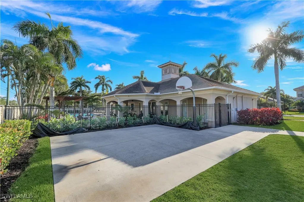 1685 Serrano Circle Naples FL 34105