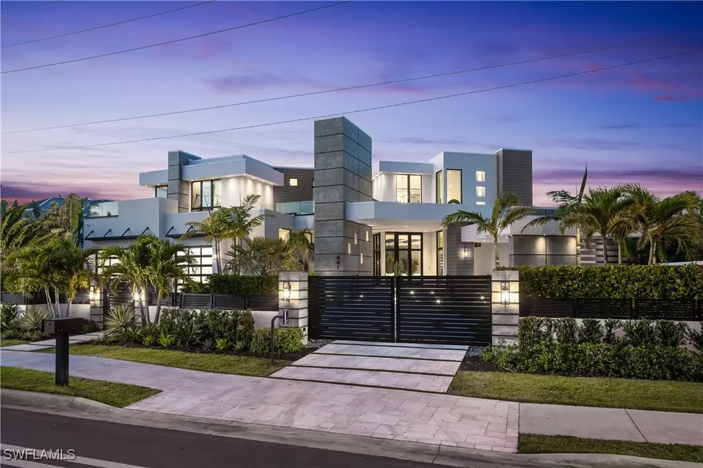 Naples FL, 441 Mooring Line Drive