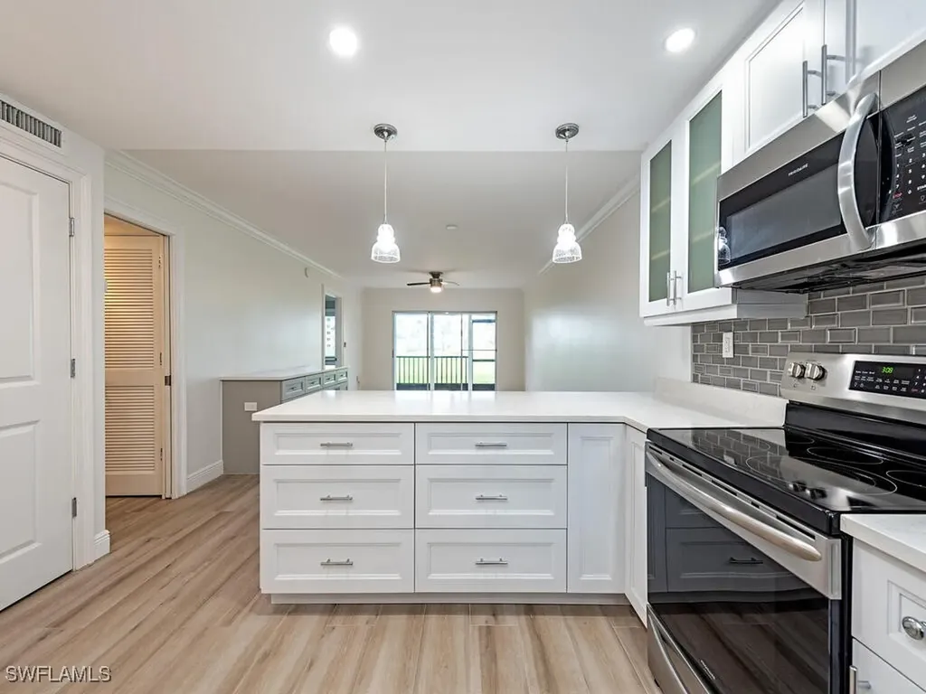 Naples FL, 17 High Point Circle N, Unit 106