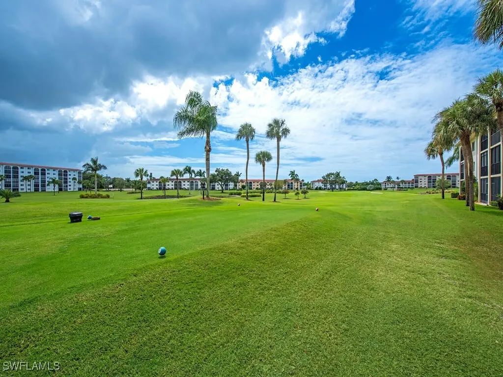 17 High Point Circle N Naples FL 34103