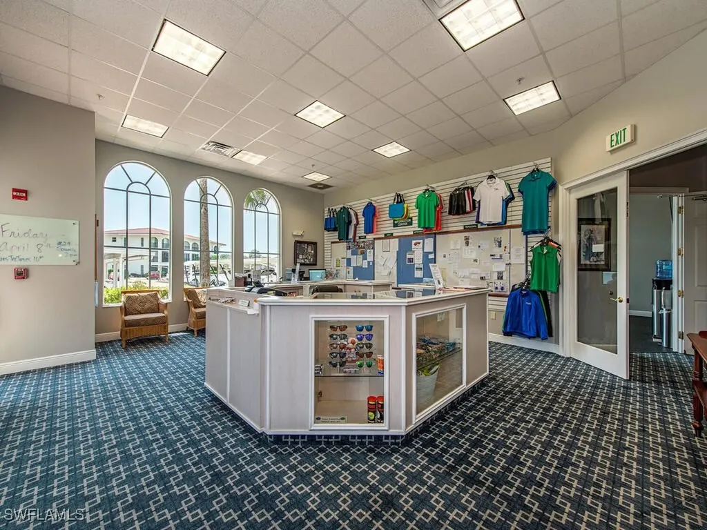 17 High Point Circle N Naples FL 34103