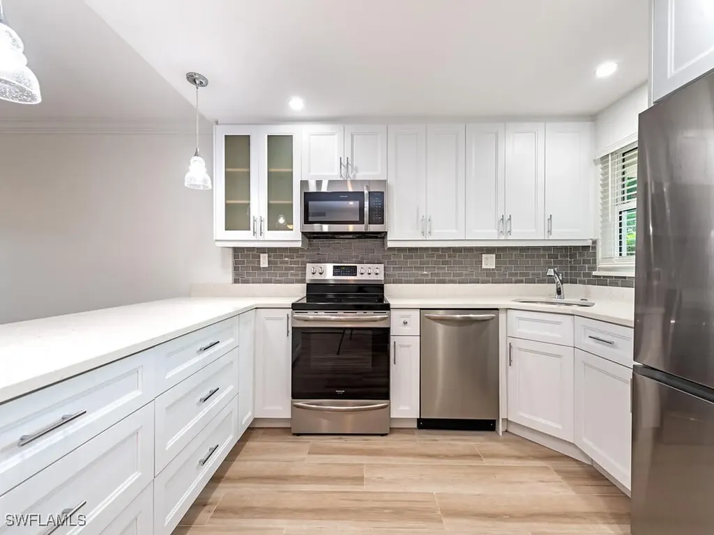 17 High Point Circle N Naples FL 34103
