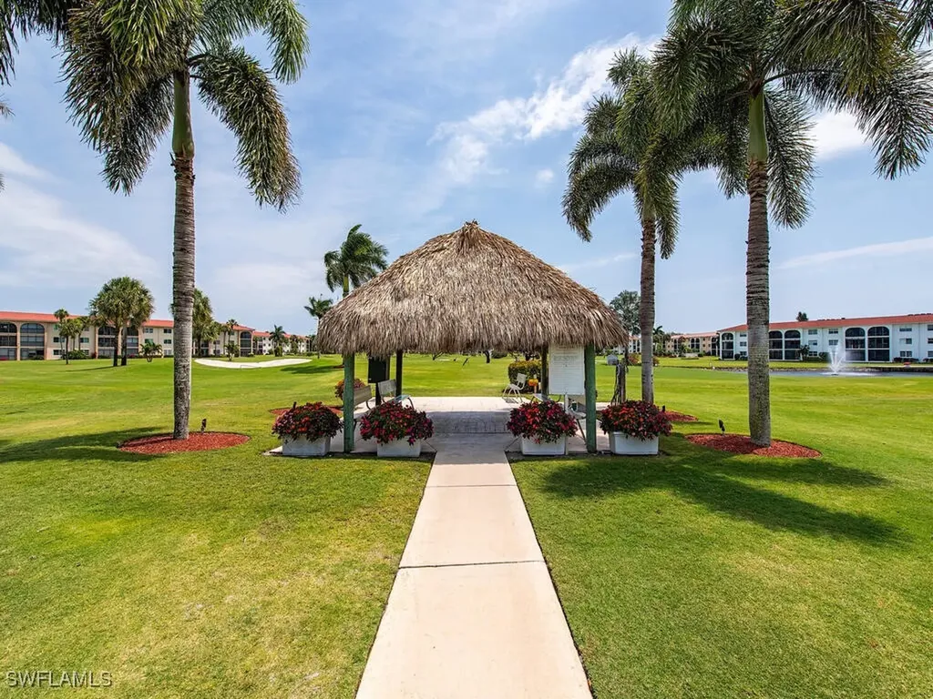 17 High Point Circle N Naples FL 34103