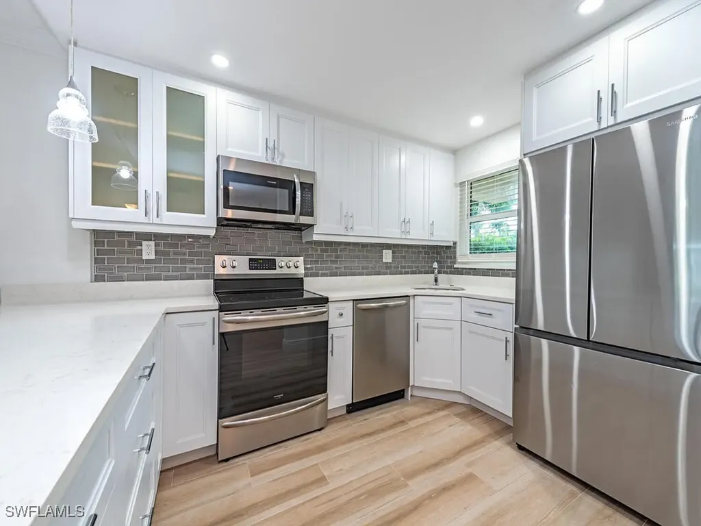 17 High Point Circle N Naples FL 34103