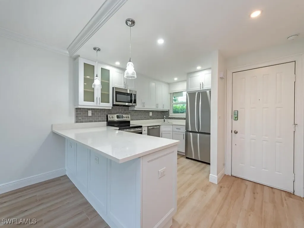 17 High Point Circle N Naples FL 34103