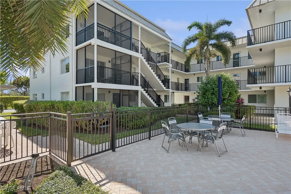 766 Central Avenue Naples FL 34102