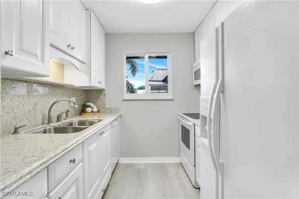 766 Central Avenue Naples FL 34102