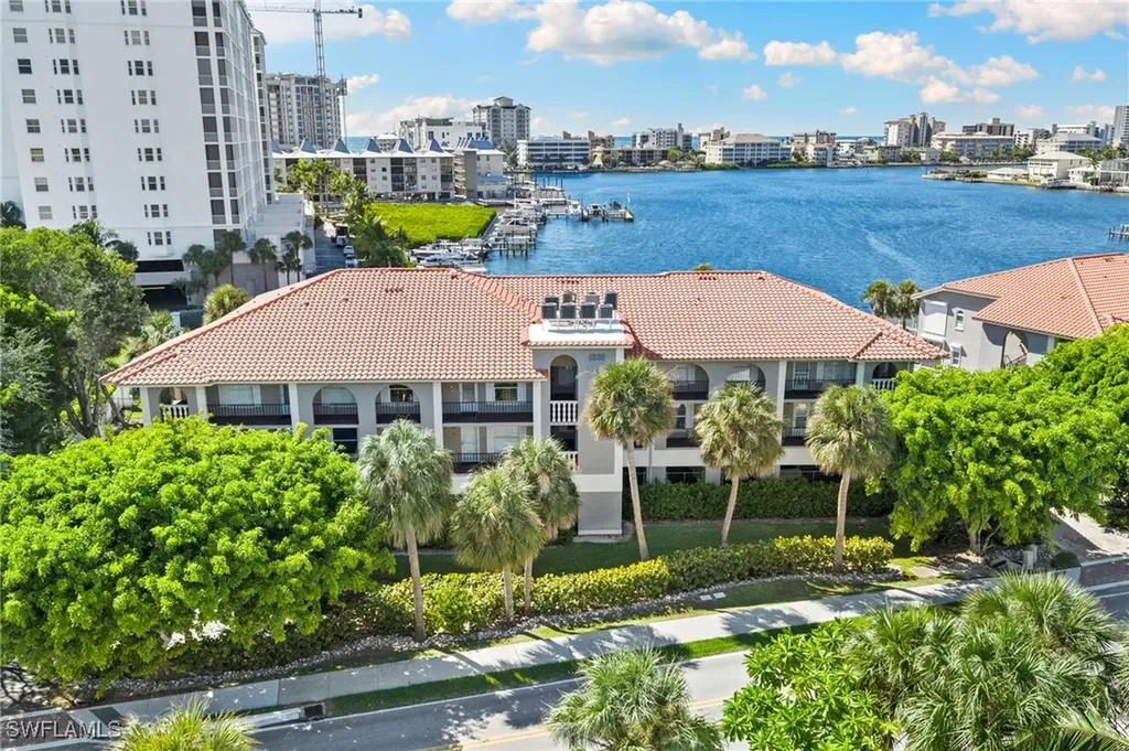 9101 Vanderbilt Drive Naples FL 34108