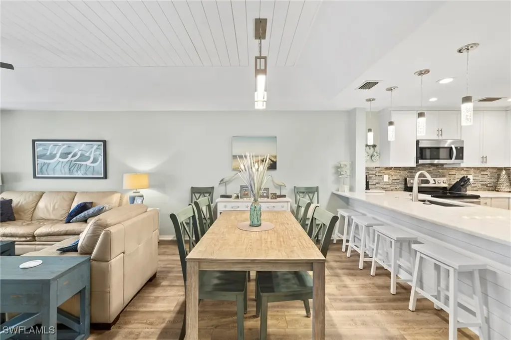 9101 Vanderbilt Drive Naples FL 34108