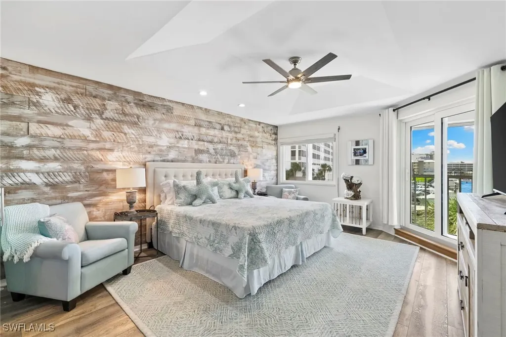 9101 Vanderbilt Drive Naples FL 34108