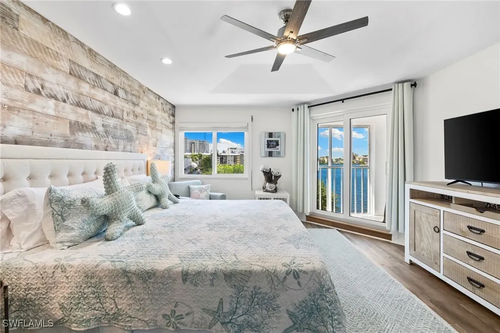 9101 Vanderbilt Drive Naples FL 34108