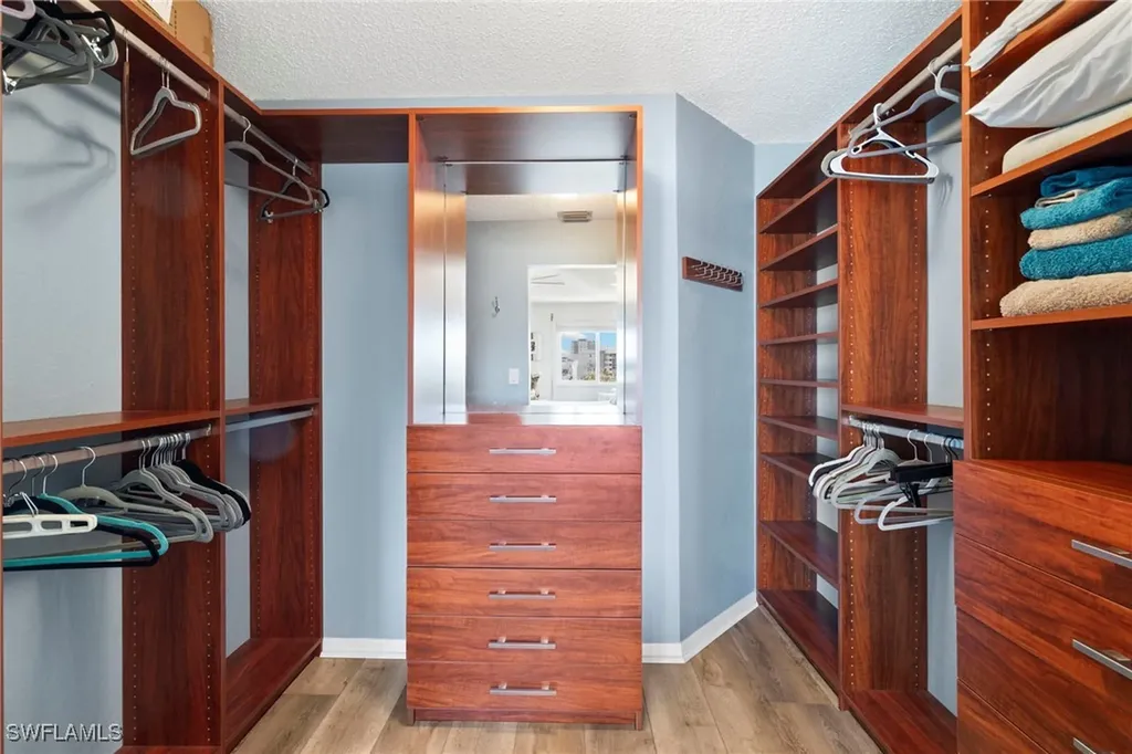 9101 Vanderbilt Drive Naples FL 34108
