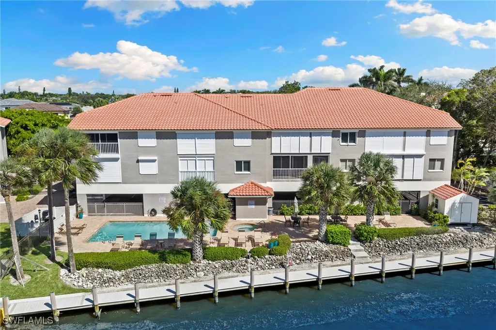 9101 Vanderbilt Drive Naples FL 34108