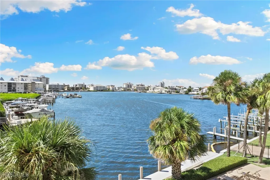 9101 Vanderbilt Drive Naples FL 34108