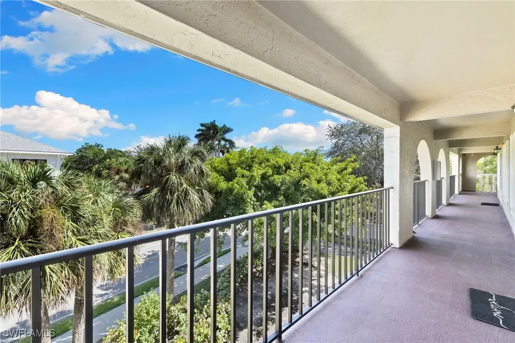 9101 Vanderbilt Drive Naples FL 34108