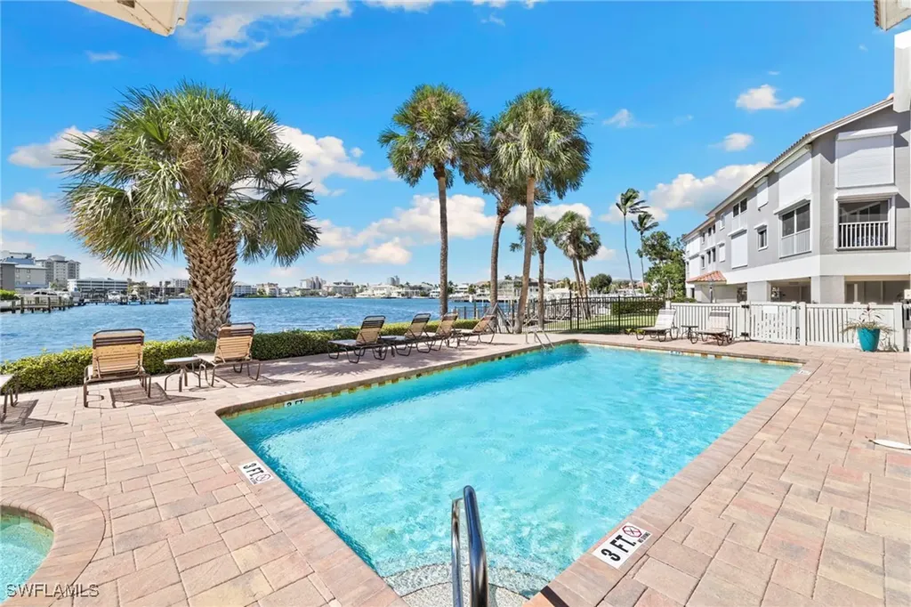 9101 Vanderbilt Drive Naples FL 34108