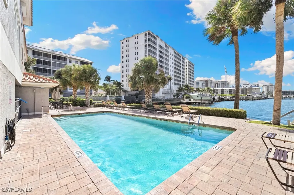 9101 Vanderbilt Drive Naples FL 34108