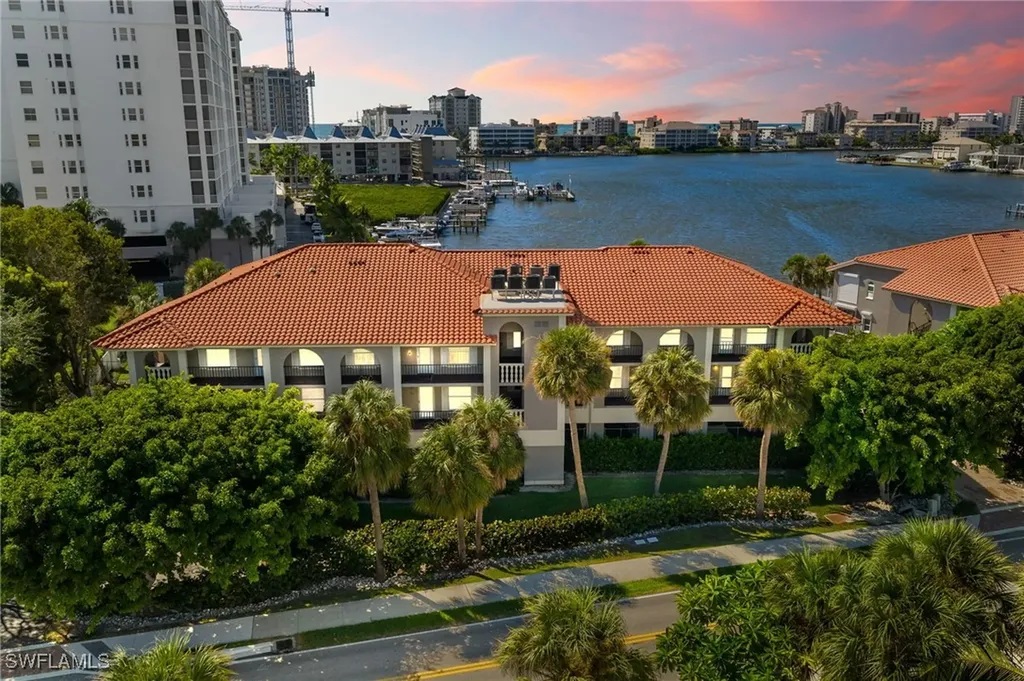 9101 Vanderbilt Drive Naples FL 34108
