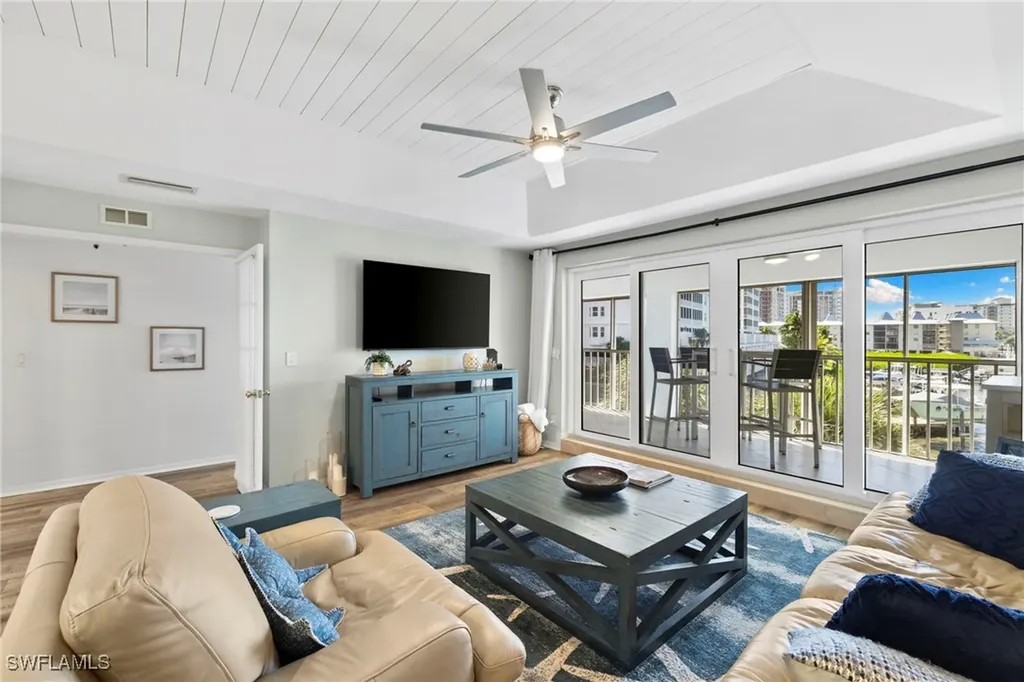 9101 Vanderbilt Drive Naples FL 34108