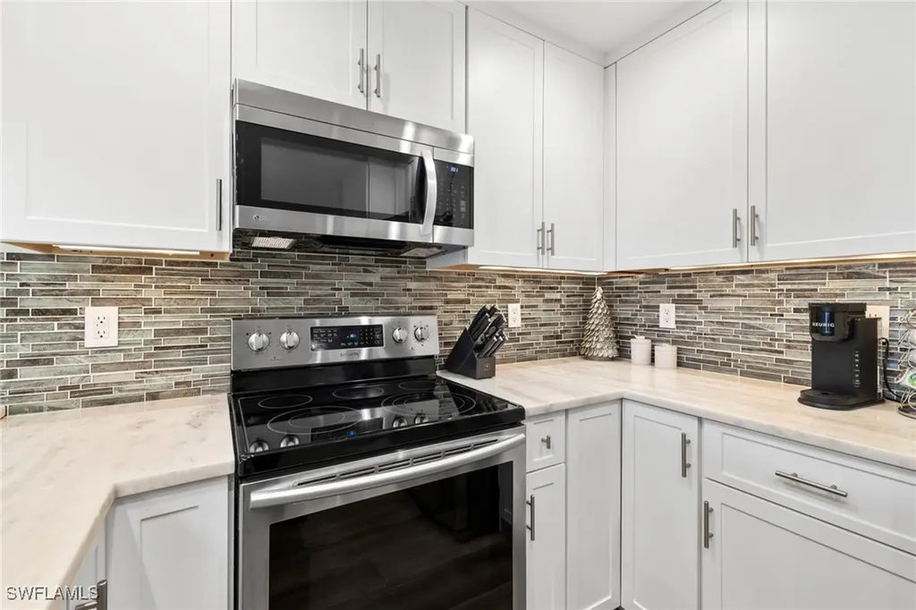 9101 Vanderbilt Drive Naples FL 34108