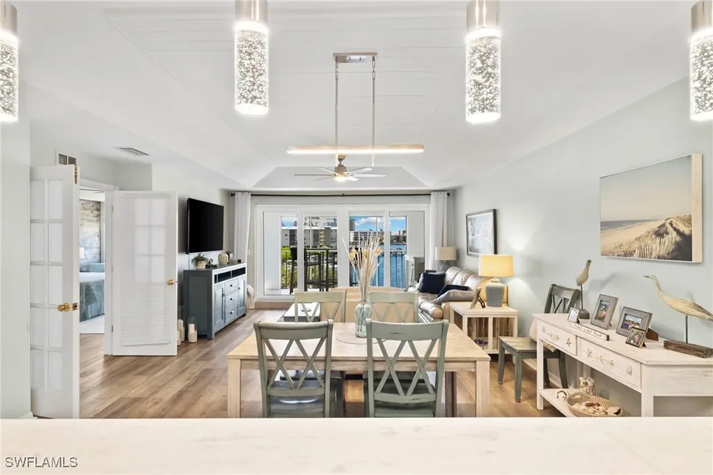 9101 Vanderbilt Drive Naples FL 34108