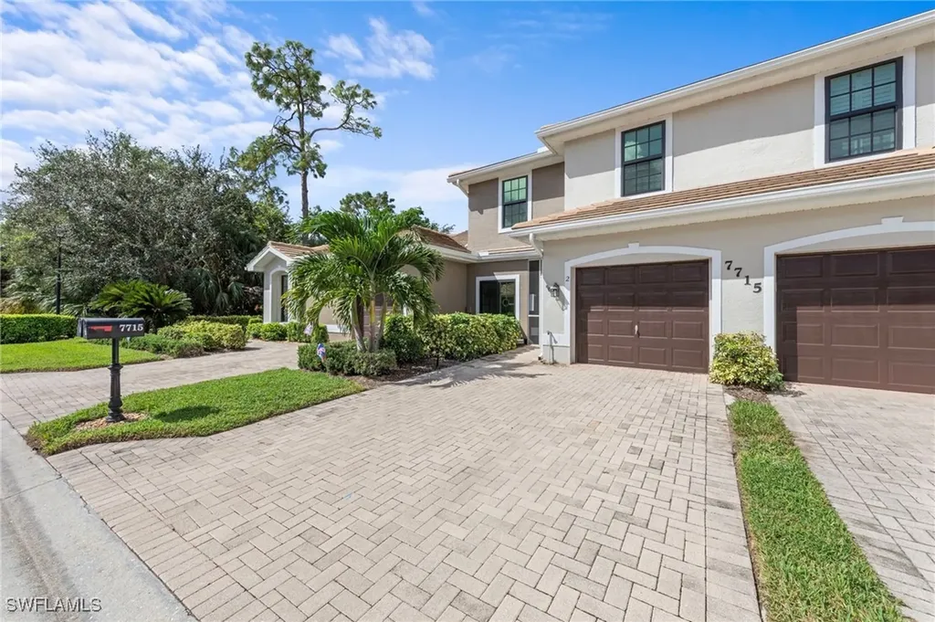 7715 Woodbrook Circle Naples FL 34104