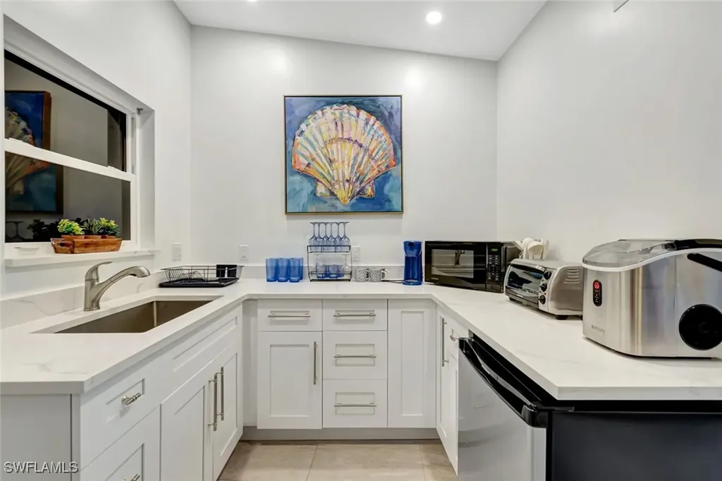 383 Harbour Drive Naples FL 34103
