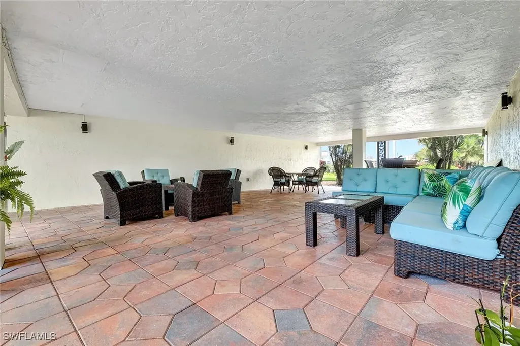 383 Harbour Drive Naples FL 34103