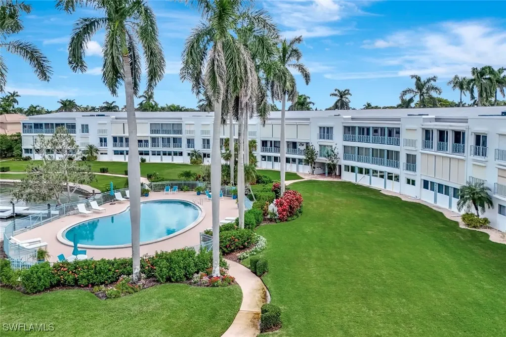 383 Harbour Drive Naples FL 34103