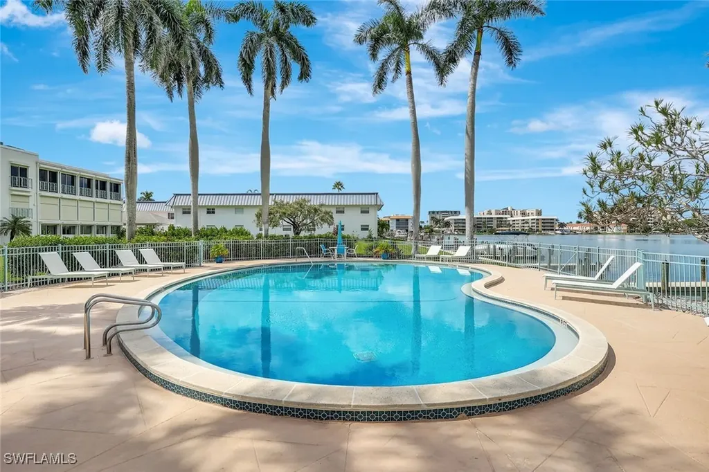 383 Harbour Drive Naples FL 34103