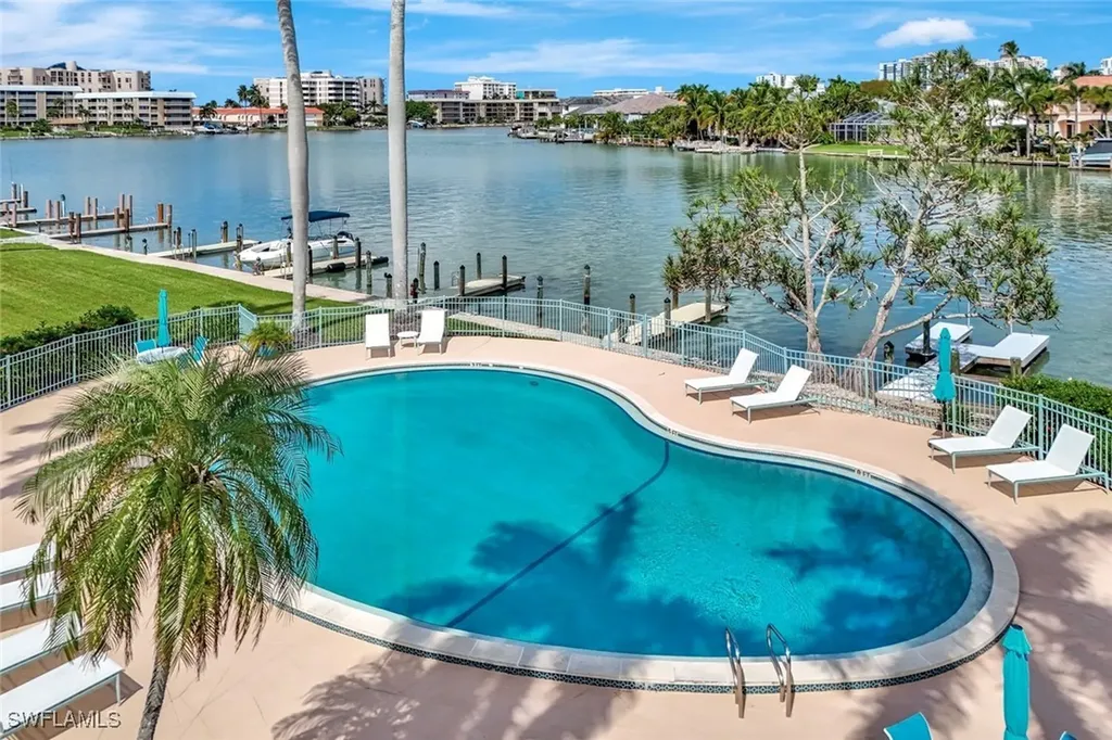 383 Harbour Drive Naples FL 34103
