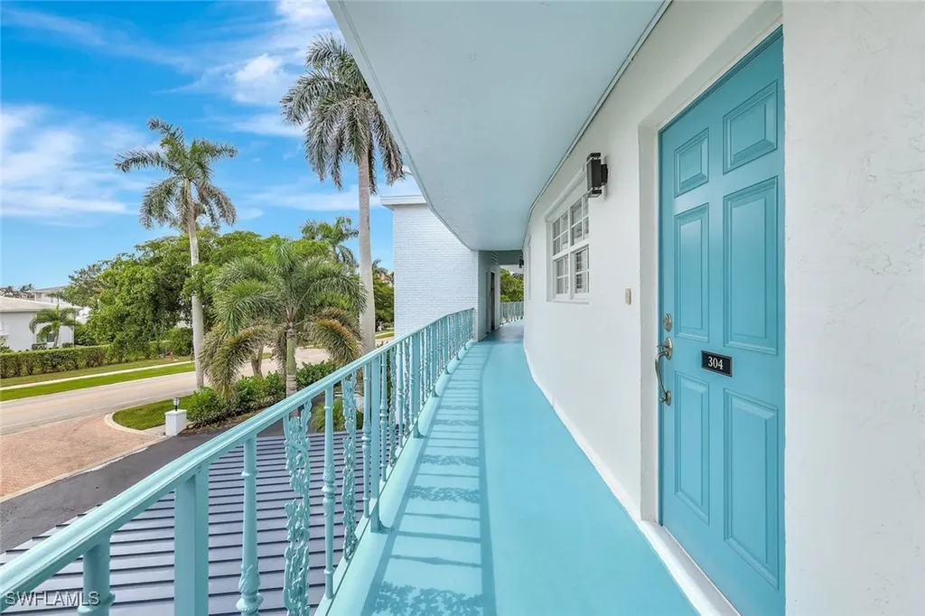 383 Harbour Drive Naples FL 34103