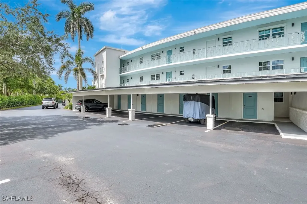 383 Harbour Drive Naples FL 34103