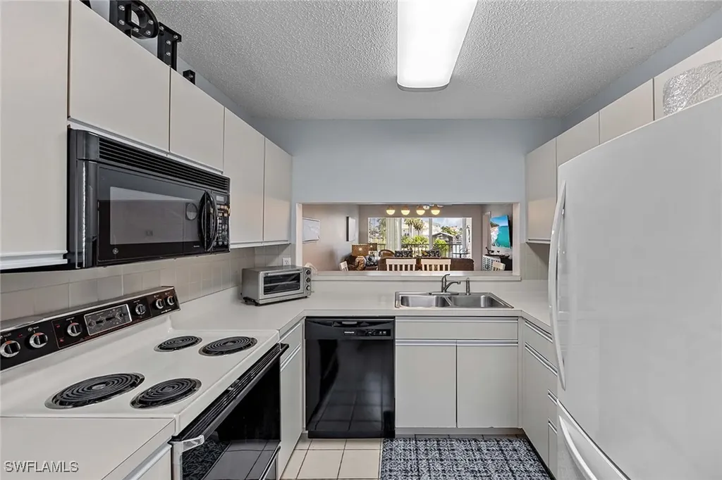 10686 Gulf Shore Drive Naples FL 34108