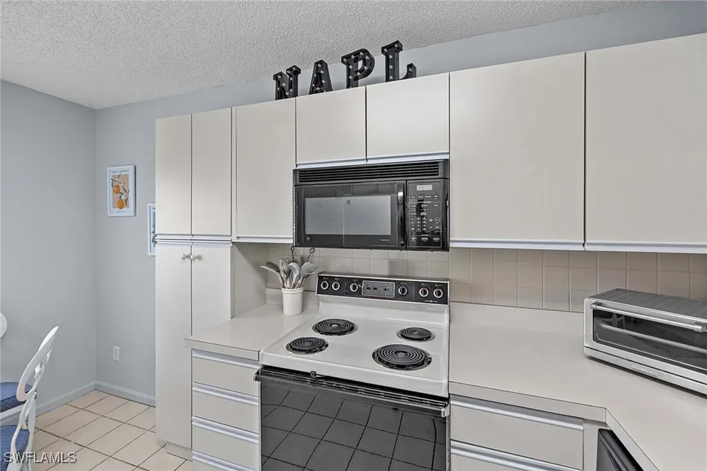 10686 Gulf Shore Drive Naples FL 34108