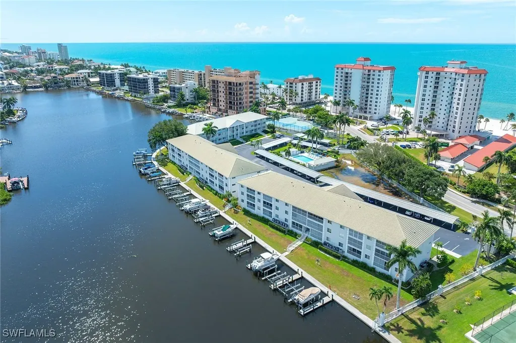 10686 Gulf Shore Drive Naples FL 34108
