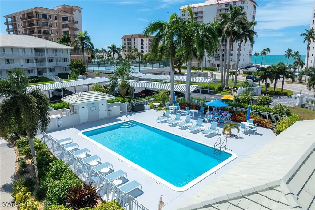 10686 Gulf Shore Drive Naples FL 34108