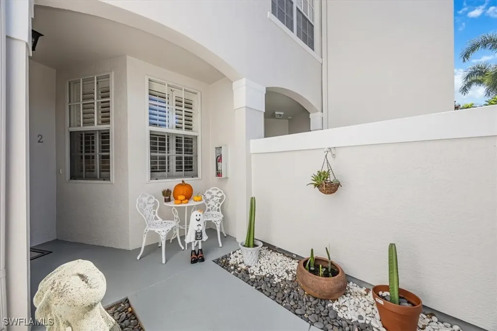 8380 Excalibur Circle Naples FL 34108