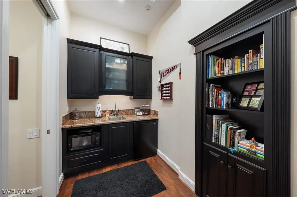 13700 Pondview Circle Naples FL 34119