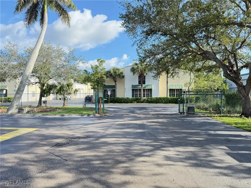 4776 Radio Road Naples FL 34104
